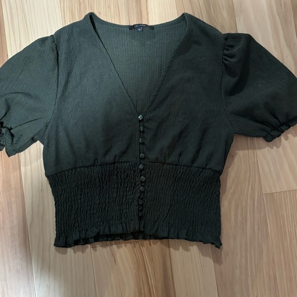 NWOT GB Fashiln Green Puff Sleeve Blouse with Button Detail, Size M - Picture 2 of 3